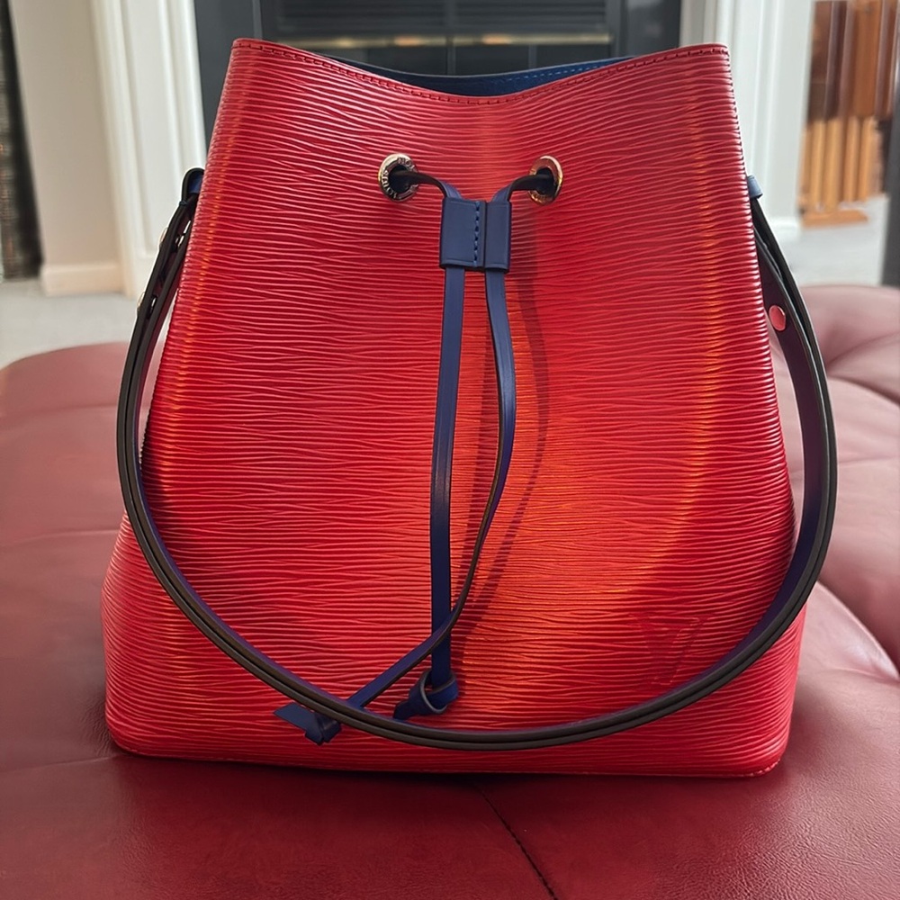 Louis Vuitton Epi NeoNoe MM Bucket Bag